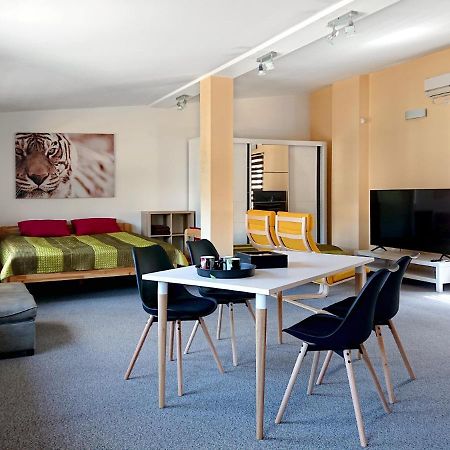 Riga City Center Quiet Apartment With Free Private Parking Εξωτερικό φωτογραφία
