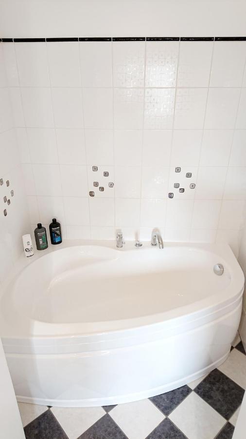 Riga City Center Quiet Apartment With Free Private Parking Εξωτερικό φωτογραφία