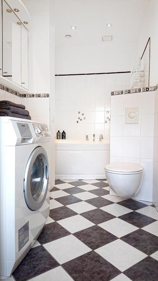 Riga City Center Quiet Apartment With Free Private Parking Εξωτερικό φωτογραφία
