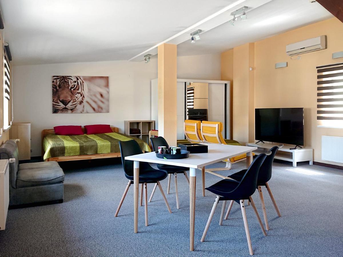 Riga City Center Quiet Apartment With Free Private Parking Εξωτερικό φωτογραφία