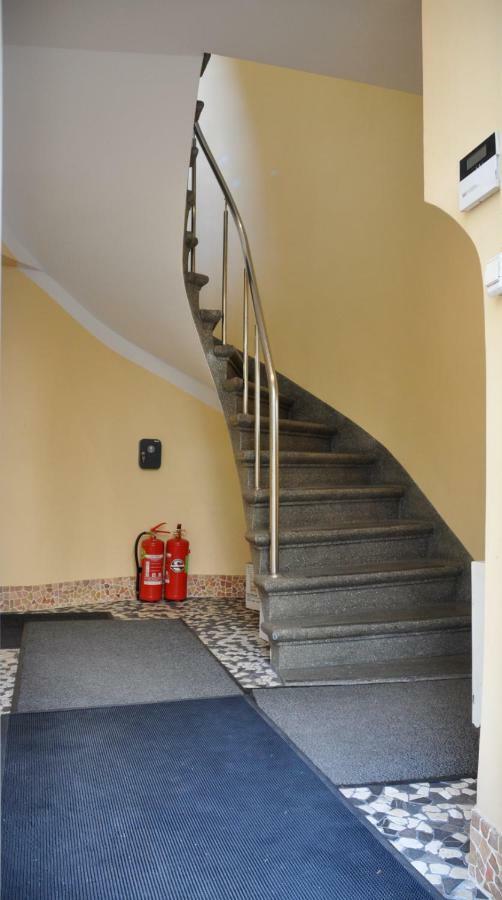 Riga City Center Quiet Apartment With Free Private Parking Εξωτερικό φωτογραφία